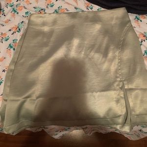 Beautiful silk skirt I’m 4’11 so fit me long